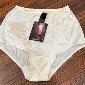 Vanity Fair NWT Vintage Sheer/Lace High Rise Smoothing Granny Panties Sz7